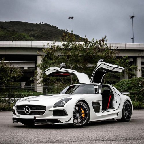 Mercedes AMG SLS