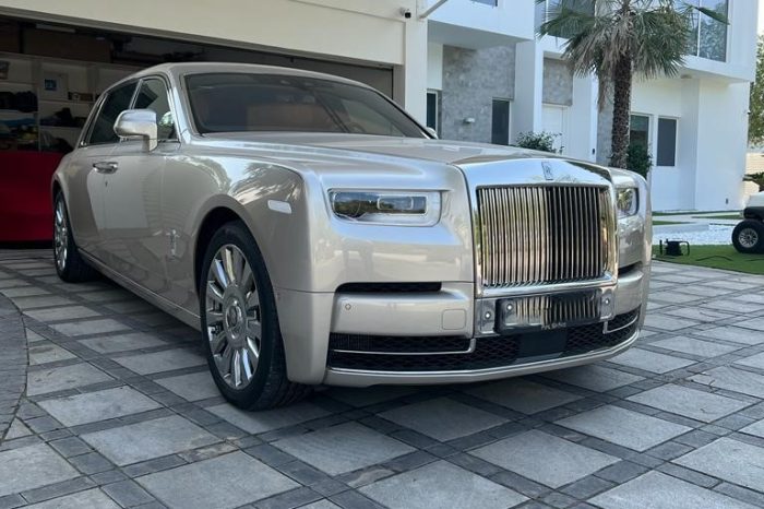 Rolls Royce Phantom Gold