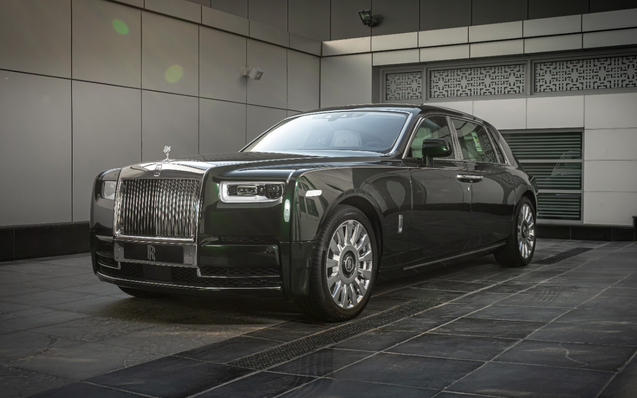 Rolls-Royce Phantom Rental Dubai - Luxury Car Rental Dubai